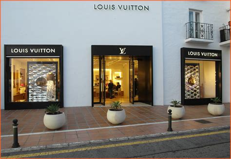 louis vuitton puerto banus address.